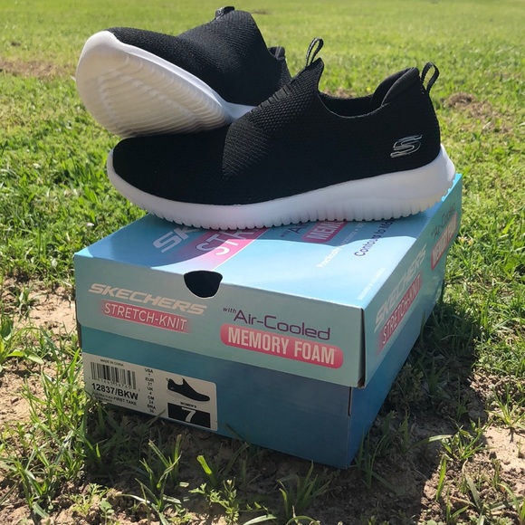 Skechers Shoes - 🚨WORN ONCE🚨Skecher’s Black/White Slide-On Shoes